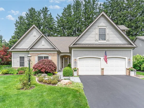 12 Autumn Blaze Trl, Fairport, NY 14450