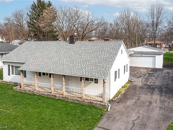 4th image of 142 Parmely Ave