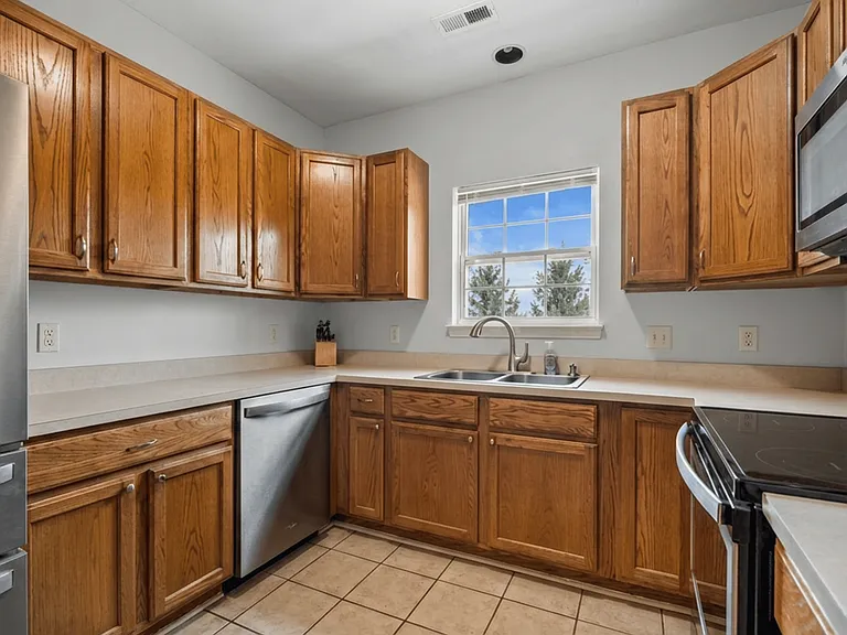 17200 Addington Dr — Photo 8