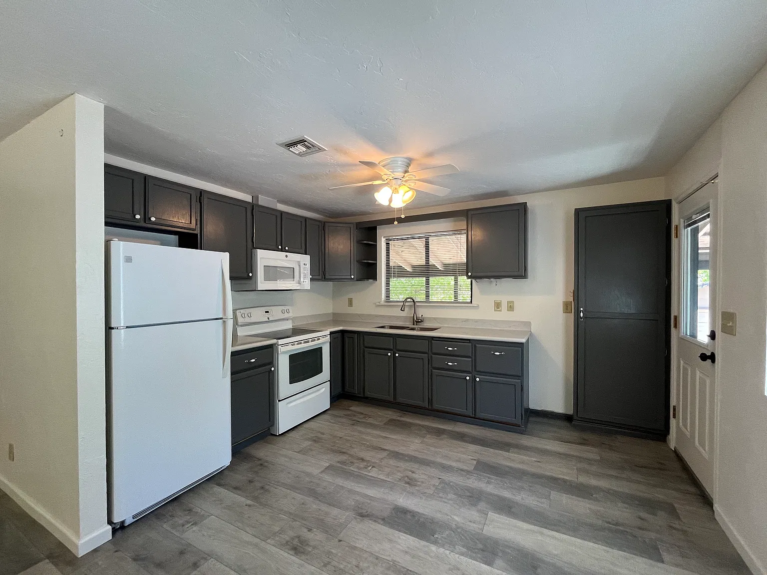 2 bed, 1100 sqft, $1,750 — Photo 3