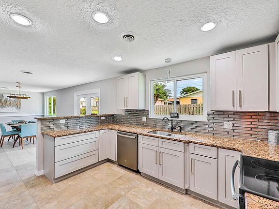 3rd image of 31 Bellewood Cir