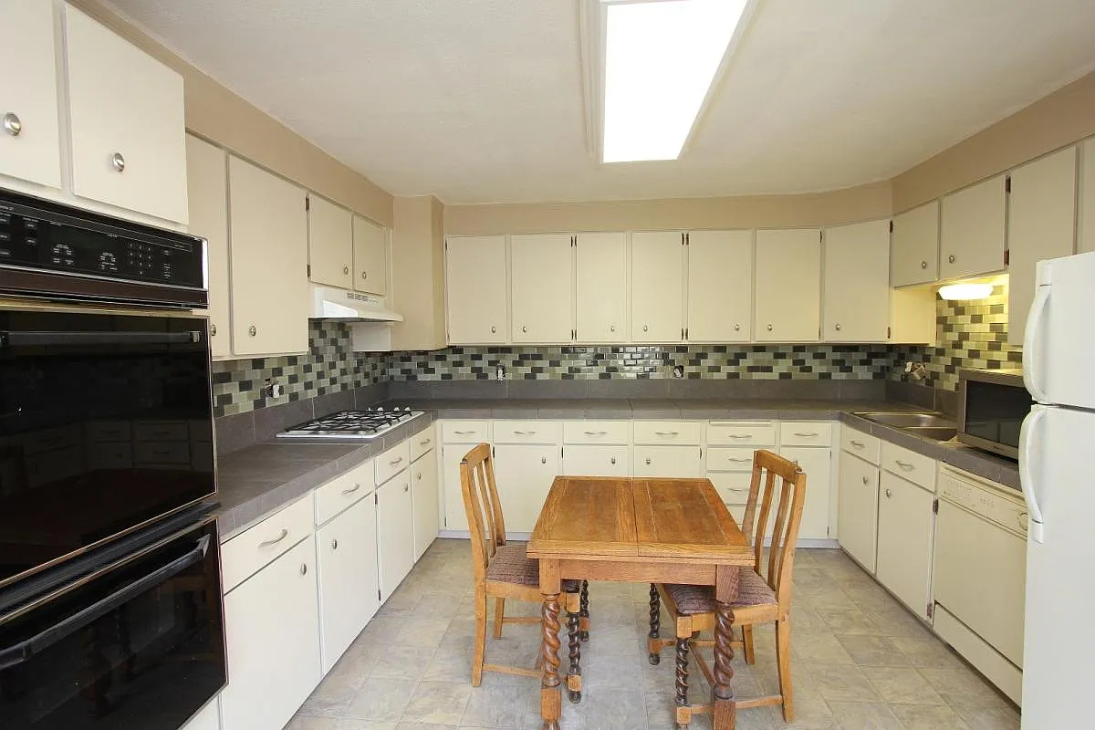 Kitchen - 4008 Main St