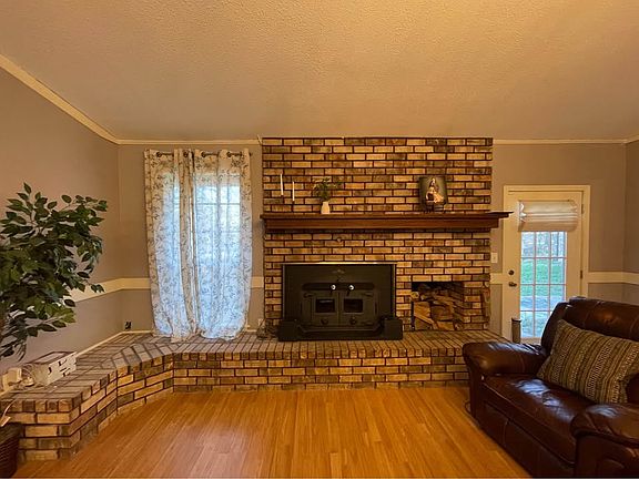4th image of 111 Holley Ln