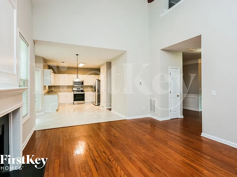 2410 Kirkstone Dr — Photo 5