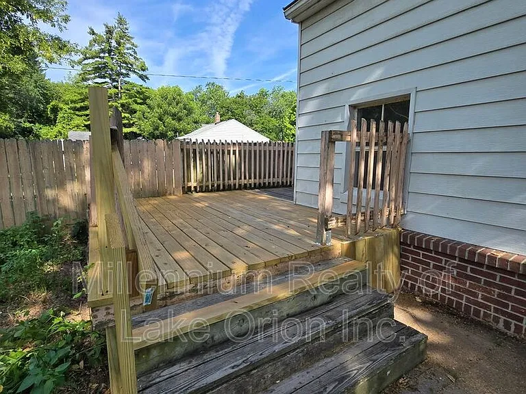 614 E Tennyson Ave — Photo 32