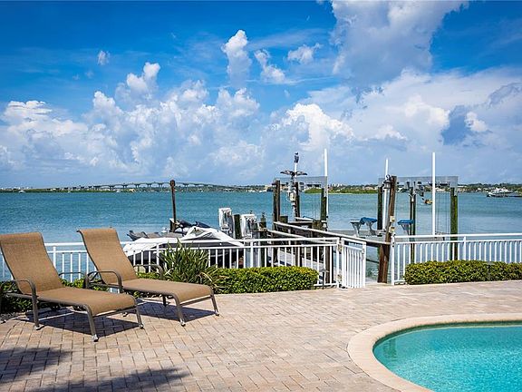 3rd image of 306 Harbor Dr