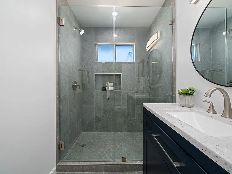 4110 E Vermont St #1/2 — Photo 12