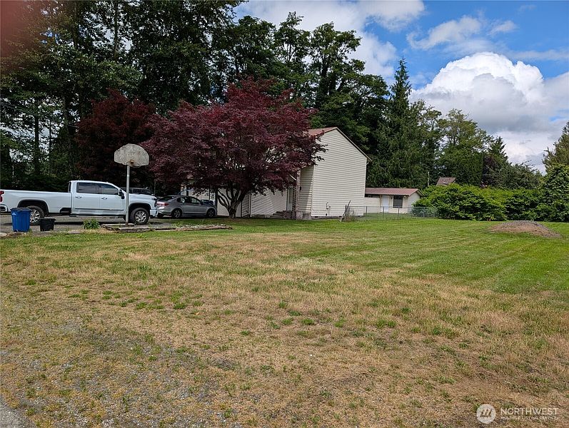 3rd image of 326 W Munro Street