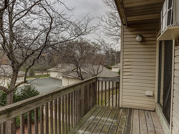 5th image of 480 Larpenteur Ave E APT 120