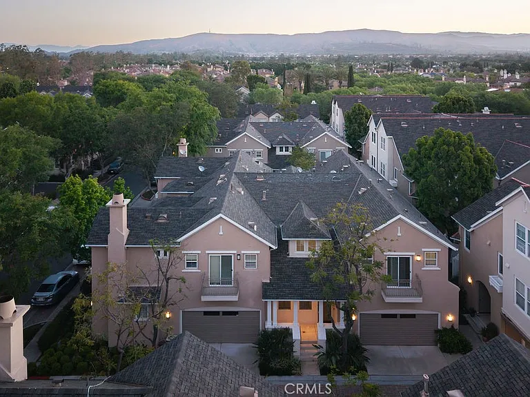 30 Burlingame — Photo 18