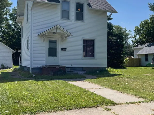 1026 Summer St, Grinnell, IA 50112