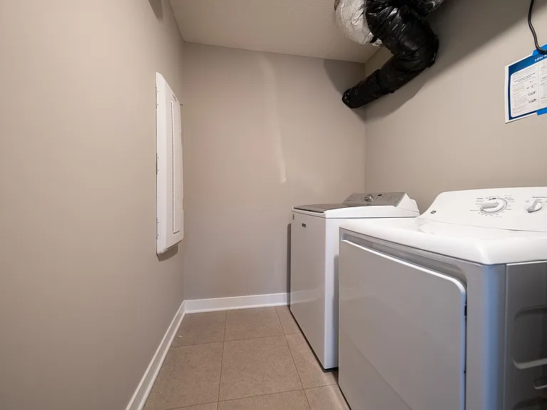 5874 Royalton Rd NE — Photo 21