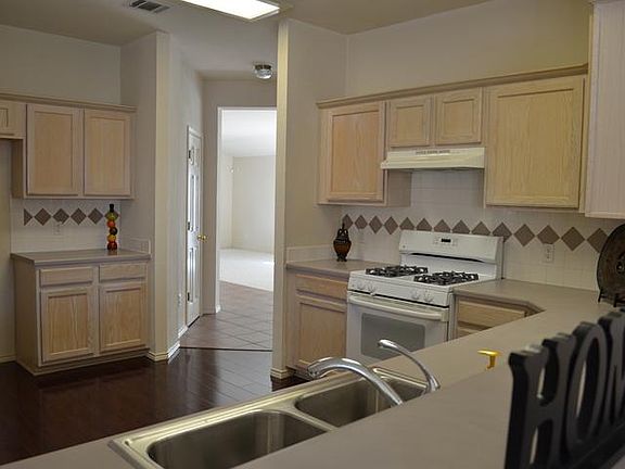 4th image of 15729 Cadoz Dr