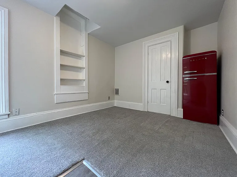 401 W Jackson St #8 — Photo 2