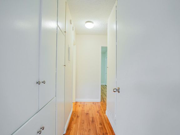 5th image of 320 W Bennett Ave APT C