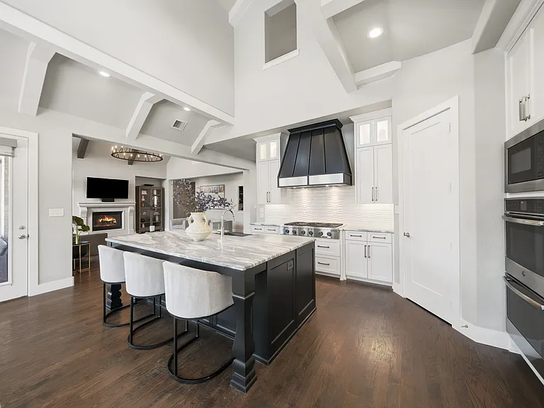 1410 Devonshire Dr — Photo 10