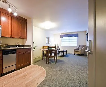 Catalina Apartments — Photo 11