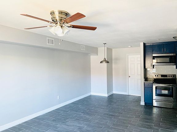 5th image of 723 W Iris Ave