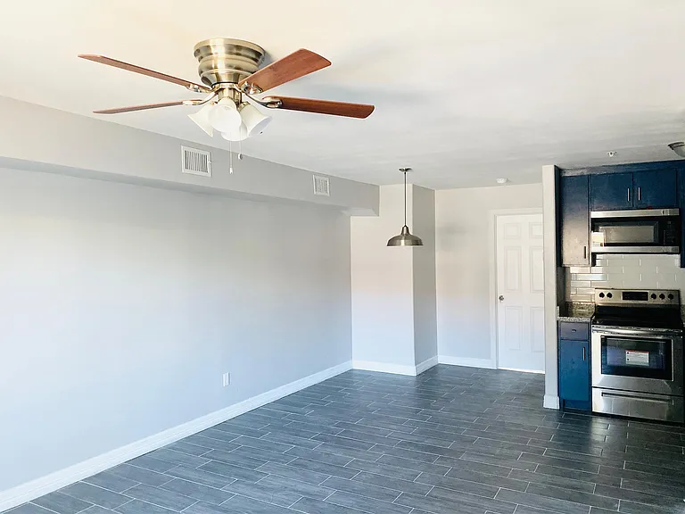 723 W Iris Ave — Photo 5