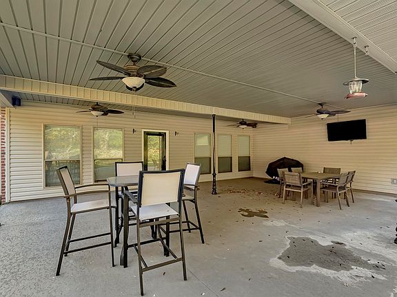 5th image of 39096 Balmoral Dr