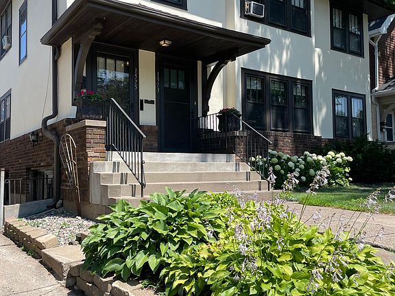 Well-maintained, newly painted exterior.