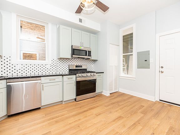 4th image of 2251 W Belmont Ave
