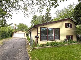 1403 Kings Rd, Carpentersville, IL 60110