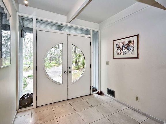 2nd image of 5 Oakwood Dr W