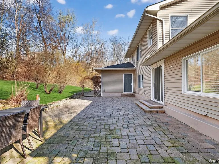 155 Roselawn Rd — Photo 31