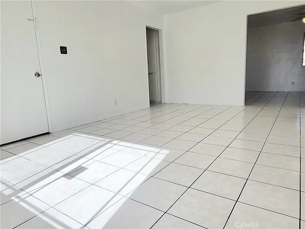 3 bed, 1091 sqft, $3,600 — Photo 2