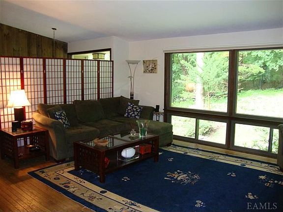 3rd image of 20 Mullins Ln