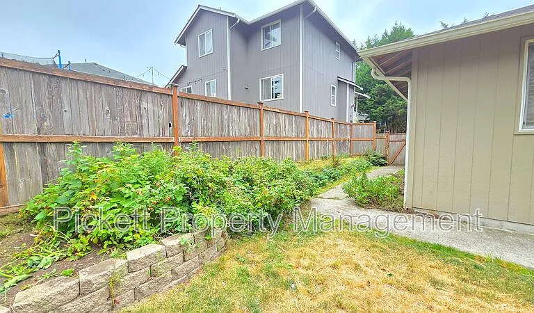 133 NE Gilmax Ln — Photo 34
