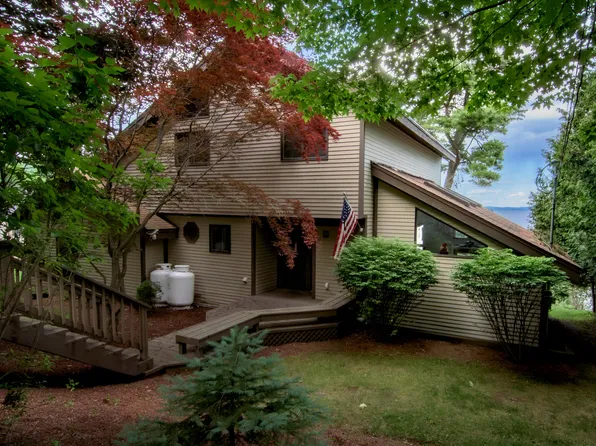 29 Kessel Park, Keeseville, NY 12944