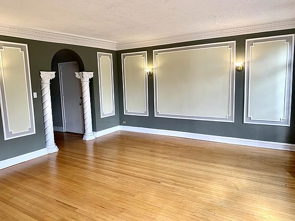 3rd image of 426 S Austin Blvd APT 3S