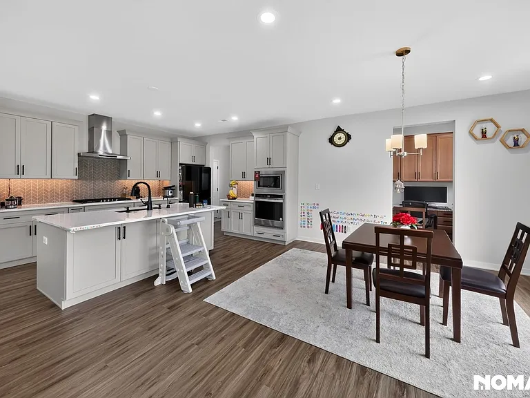 1138 E Lock Rd — Photo 21