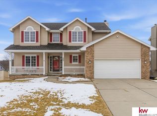 2141 Ashwood Ave, Papillion, NE 68133