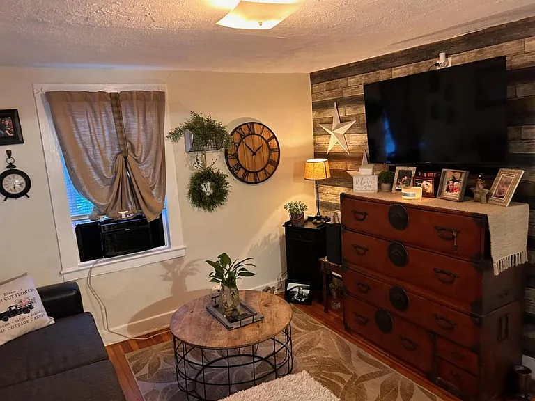 47 Bridgeport Ave — Photo 6