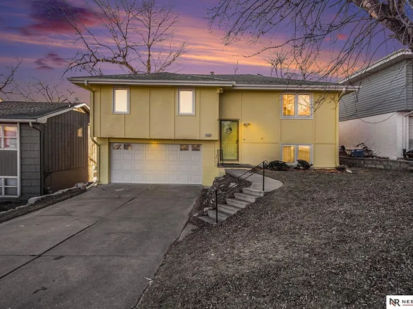 4725 S 81st St, Ralston, NE 68127