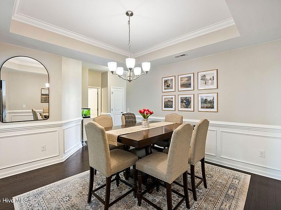 3rd image of 636 Cambeck Drive SE Unit 1