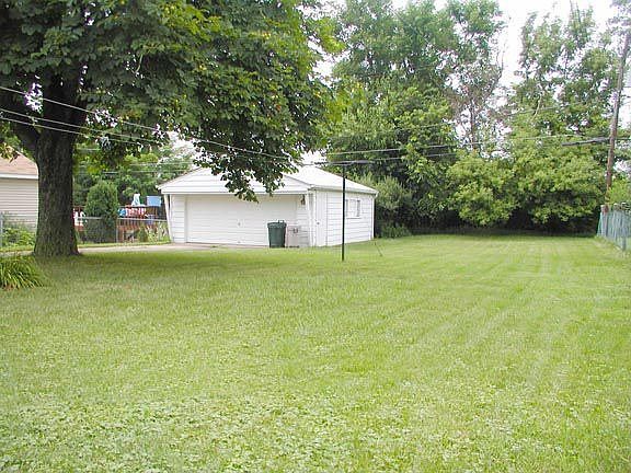 2nd image of 100 2nd St