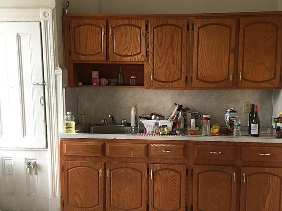 4th image of 58 Moffat St #11Z