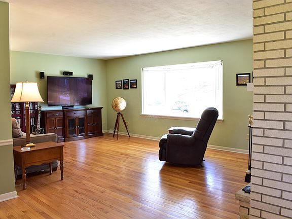 5th image of 1019 Starview Dr
