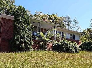 154 Harrison Ave, Berkeley Springs, WV 25411