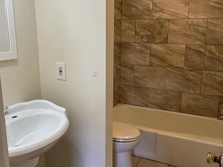 5115 Woodlawn Ave — Photo 8