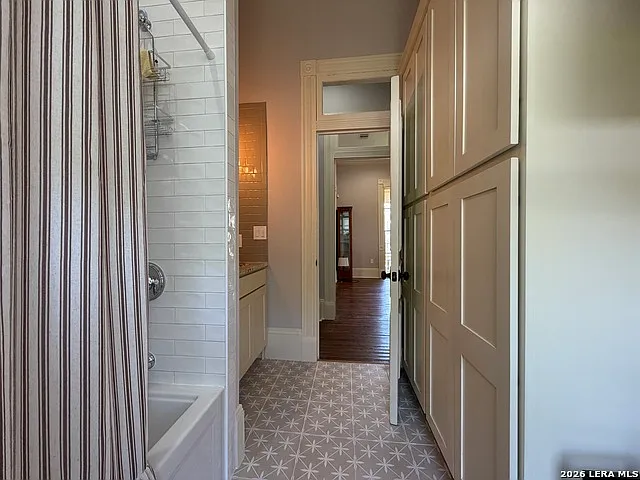 1133 E Crockett St — Photo 19