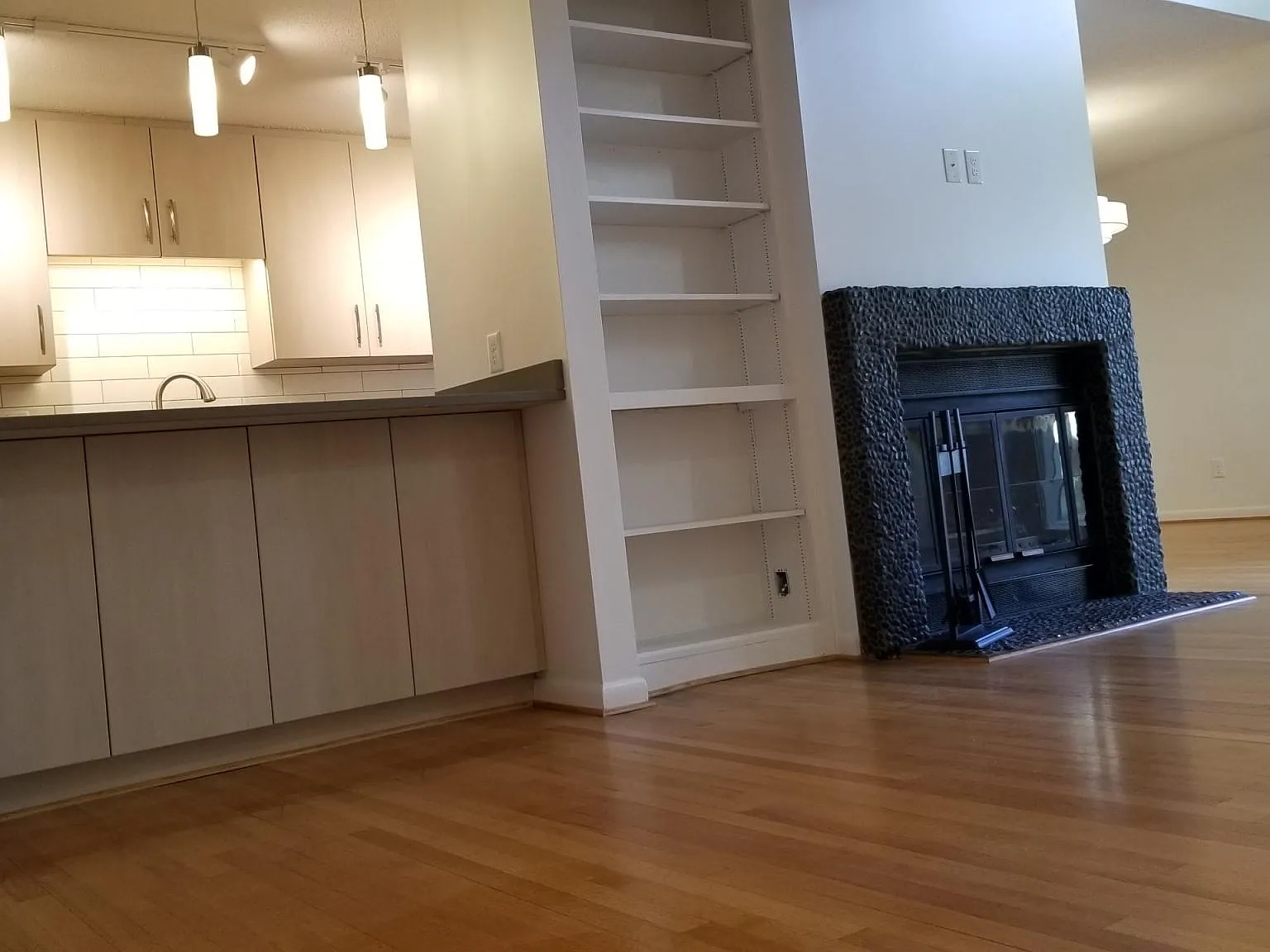 2 bed, 1.5 bath, 1458 sqft, $1,750 — Photo 1