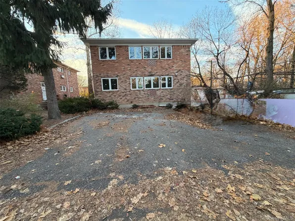 14 Cornwall Ln, Pt Washington, NY 11050