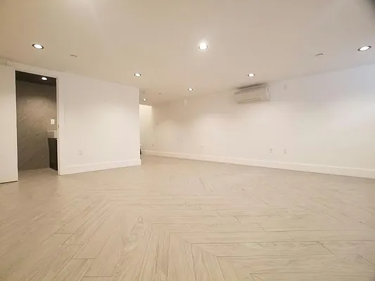 Rented by Evergreen Apartments BK | media 39