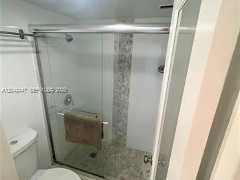 5701 Collins Avenue Cu #1703 — Photo 17