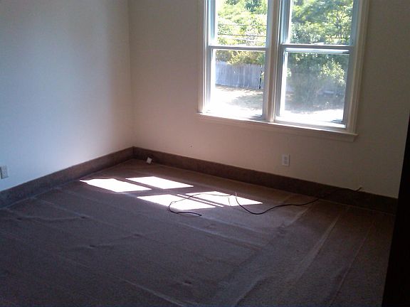 2nd image of 129 Parkside Ct